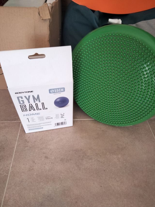 Pelota de yoga nueva y cojín