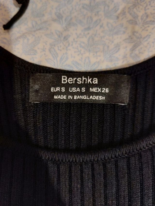 Vestito Bershka aderente con spacco 