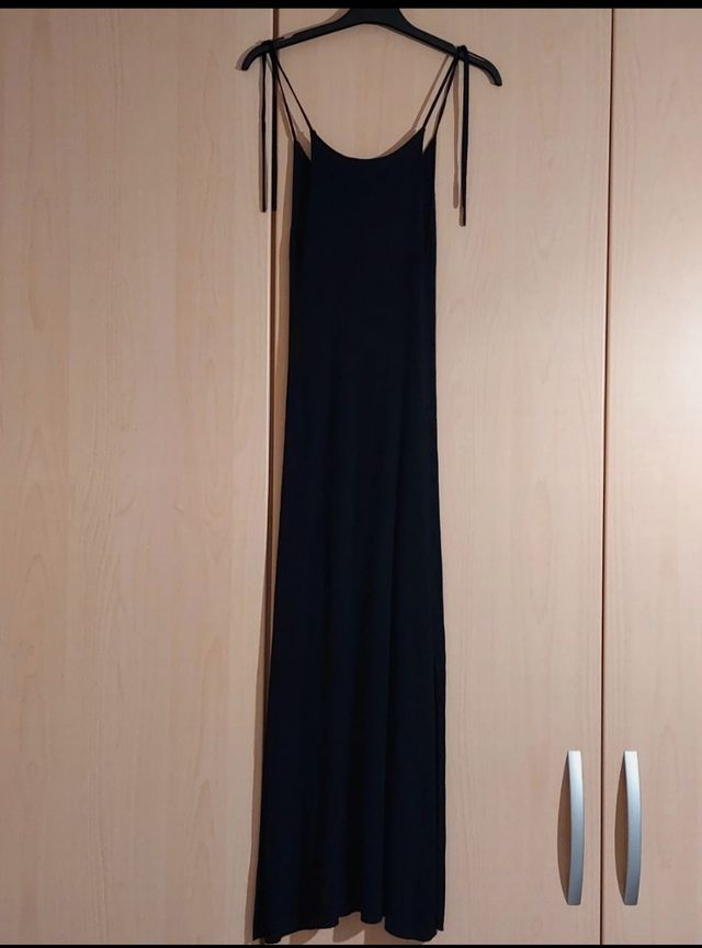 Vestito Bershka aderente con spacco 