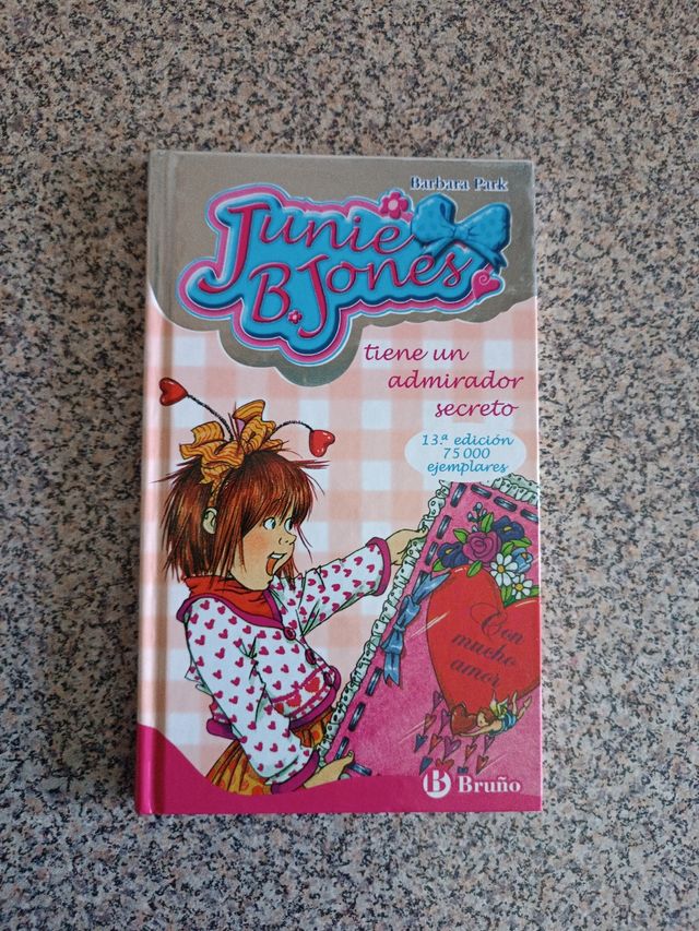 Junie B. Jones tiene un admirador secreto (Spanish Edition)