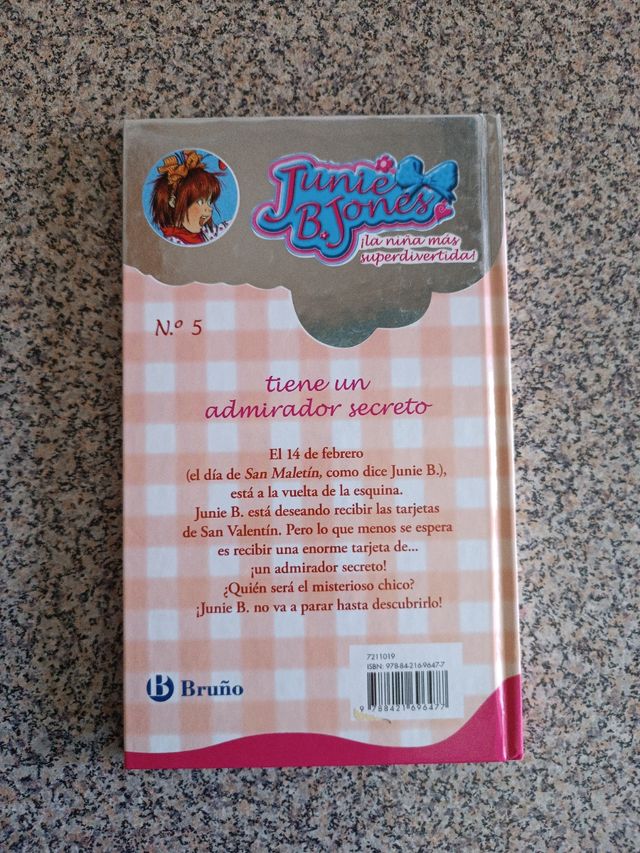 Junie B. Jones tiene un admirador secreto (Spanish Edition)