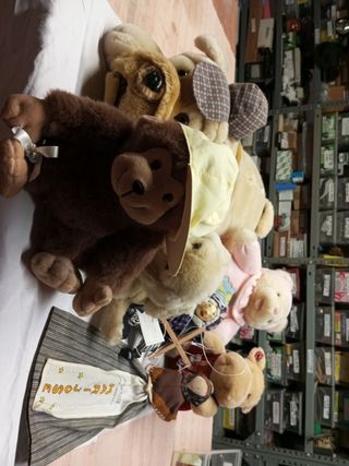 8 Peluches y muñeca antiguos