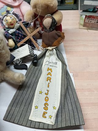 8 Peluches y muñeca antiguos