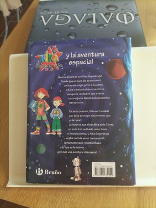 Kika Superbruja y la aventura espacial (Kika Superbruja / Kika Superwitch) (Spanish Edition)