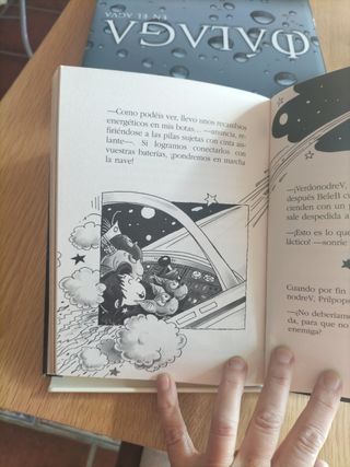 Kika Superbruja y la aventura espacial (Kika Superbruja / Kika Superwitch) (Spanish Edition)