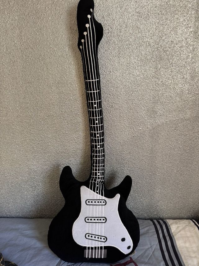 Guitarra electrica de peluche