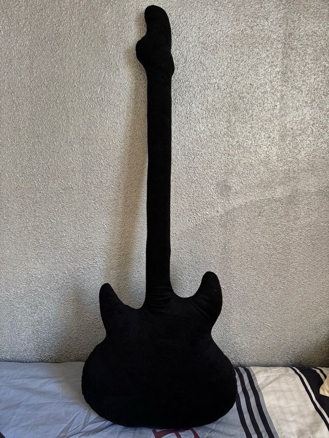 Guitarra electrica de peluche