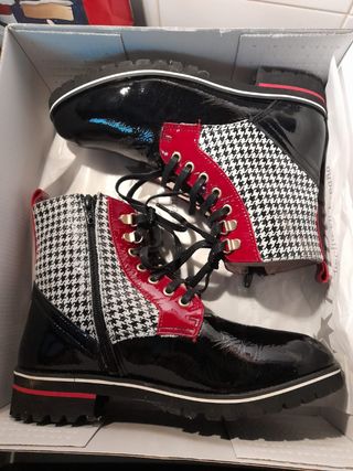 Botas de piel y charol