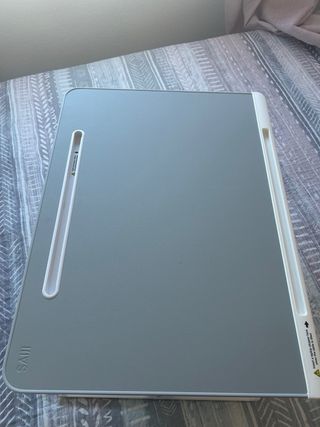 Mesa de cama 