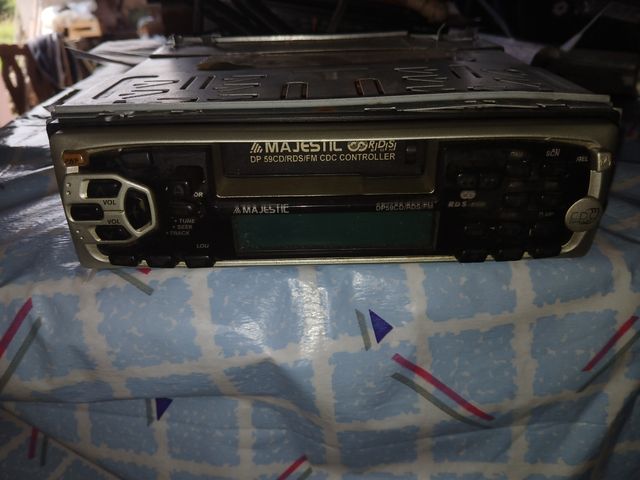 Due radio Majestic .