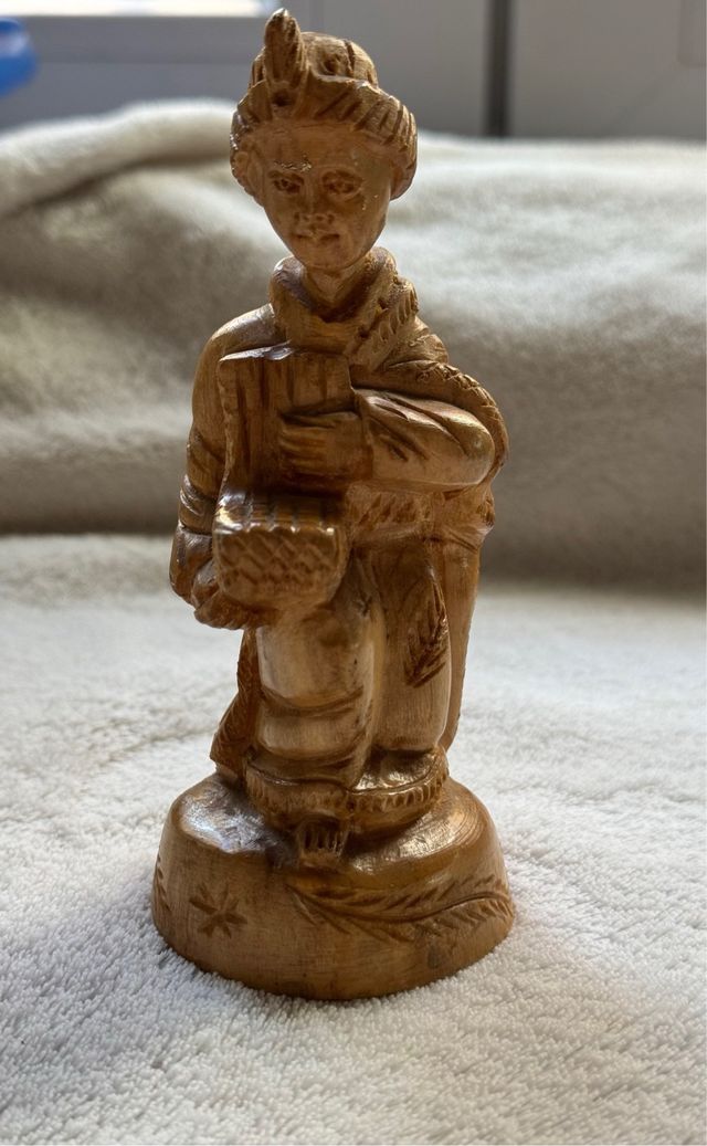 Figuras de belén talladas a mano de madera
