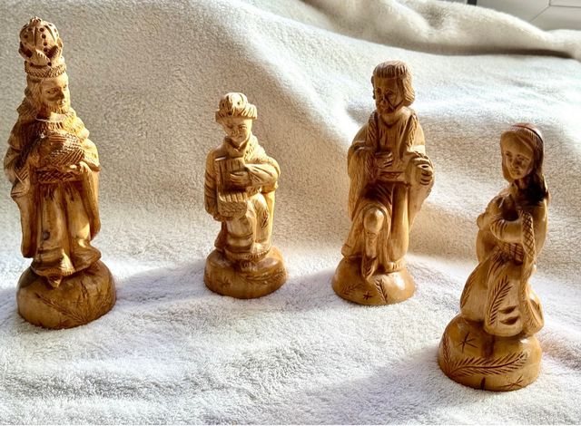 Figuras de belén talladas a mano de madera