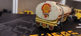 Camión Scania + remolque cisterna SHELL Majorette