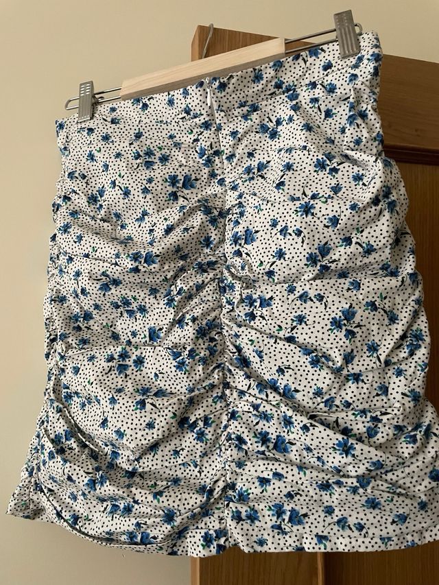 Falda flores Stradivarius