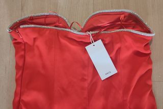 Vestido de fiesta palabra de honor rojo.Fin de Año