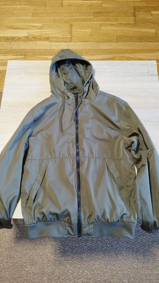 Cortavientos verde militar