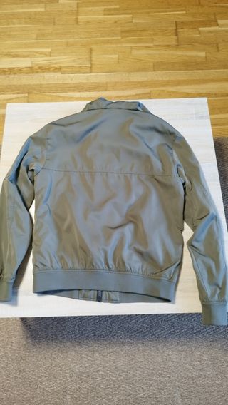 Cortavientos verde militar