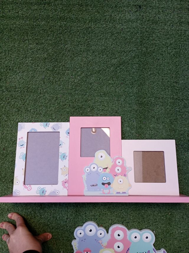 Conjunto de marcos y perchero infantil