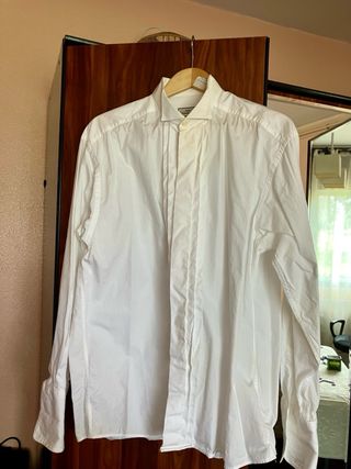 Traje smoking fin de año Zara hombre con camisa