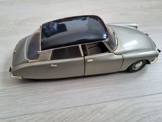 COCHE A ESCALA CITROEN DS 19 1/18 1963  SOLIDO
