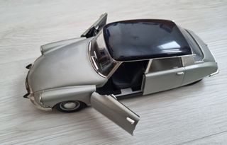 COCHE A ESCALA CITROEN DS 19 1/18 1963  SOLIDO