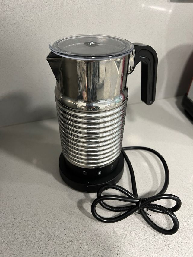 Nespresso CitiZ Platinum D Titan  lechera