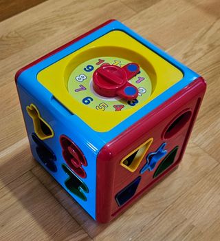 Cubo de juguete infantil