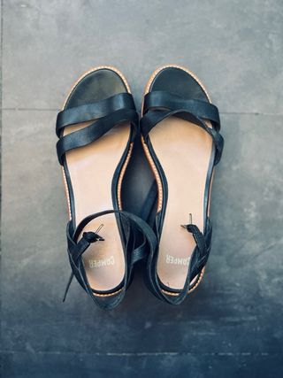 Sandalias Camper negras cuña