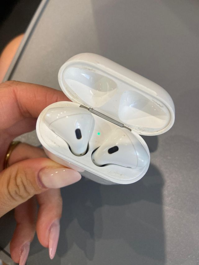 Apple AirPods