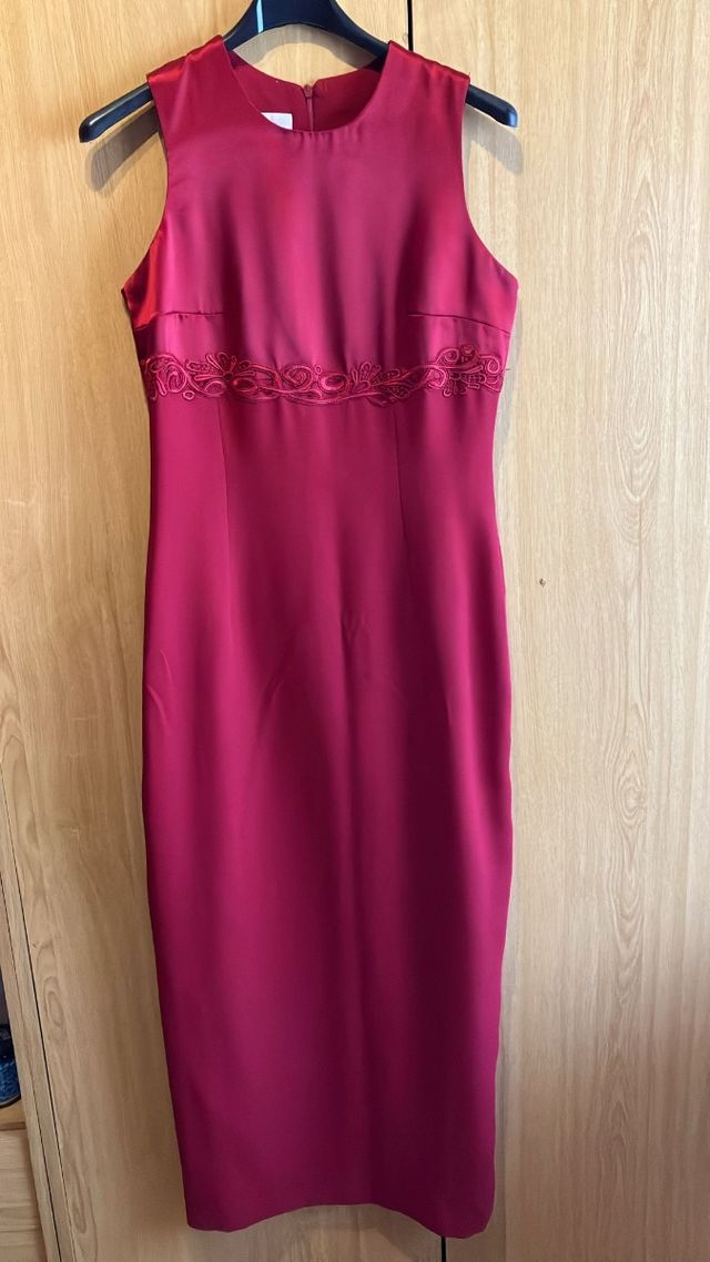 Vestido de Fiesta con Chal y Bolso