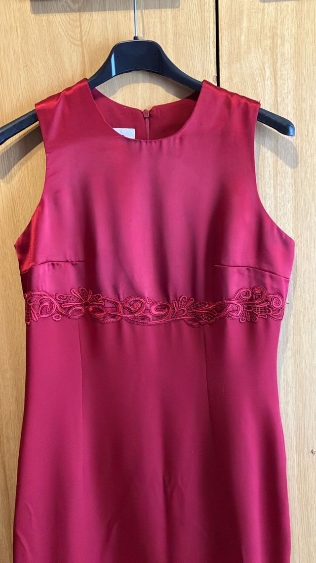 Vestido de Fiesta con Chal y Bolso