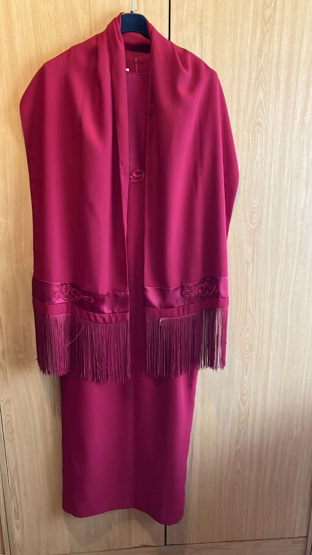 Vestido de Fiesta con Chal y Bolso