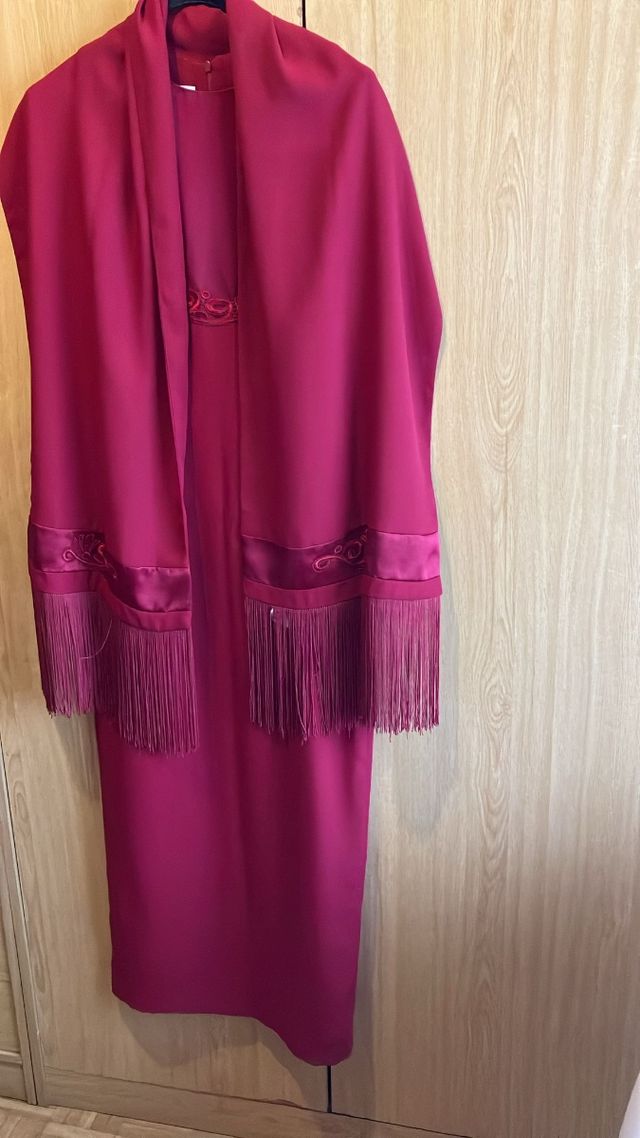 Vestido de Fiesta con Chal y Bolso