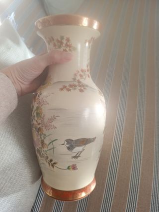 Jarrón japonés de porcelana. Satsuma. 