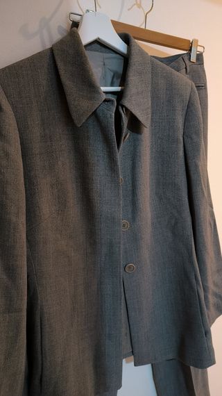 Traje caramelo mujer