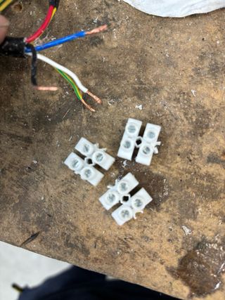 Electricista  albañileria manitas limpieza pintor