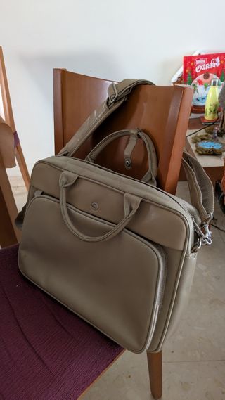 Maletín portatil beig