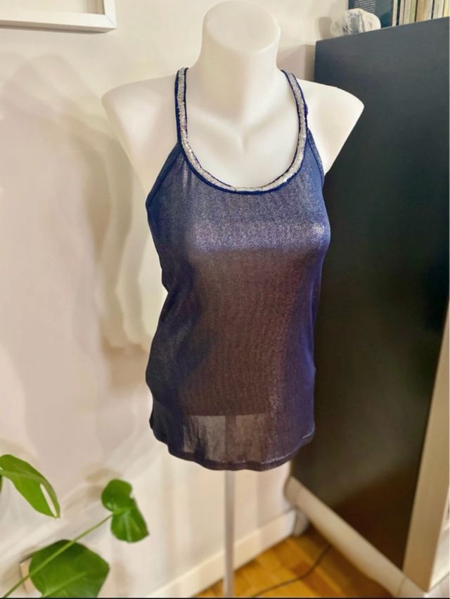 Camiseta azul plateada