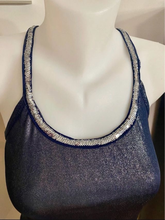 Camiseta azul plateada