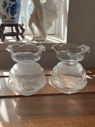 Dois abajures tulipas em vidro