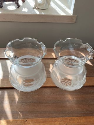 Dois abajures tulipas em vidro