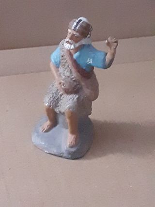 Figura pesebre barro saludando