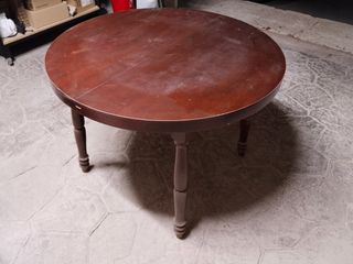 Mesa redonda de madera