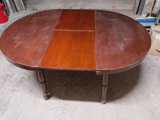 Mesa redonda de madera