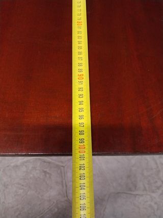 Mesa redonda de madera