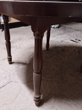 Mesa redonda de madera