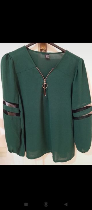 Maglia con particolare velo su braccia
