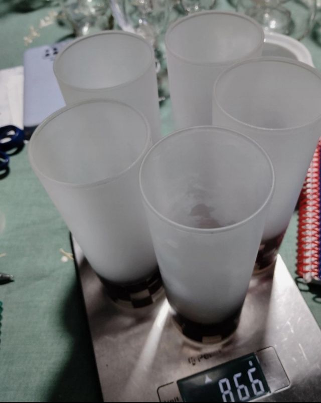5 vasos pixelados cuadros morados