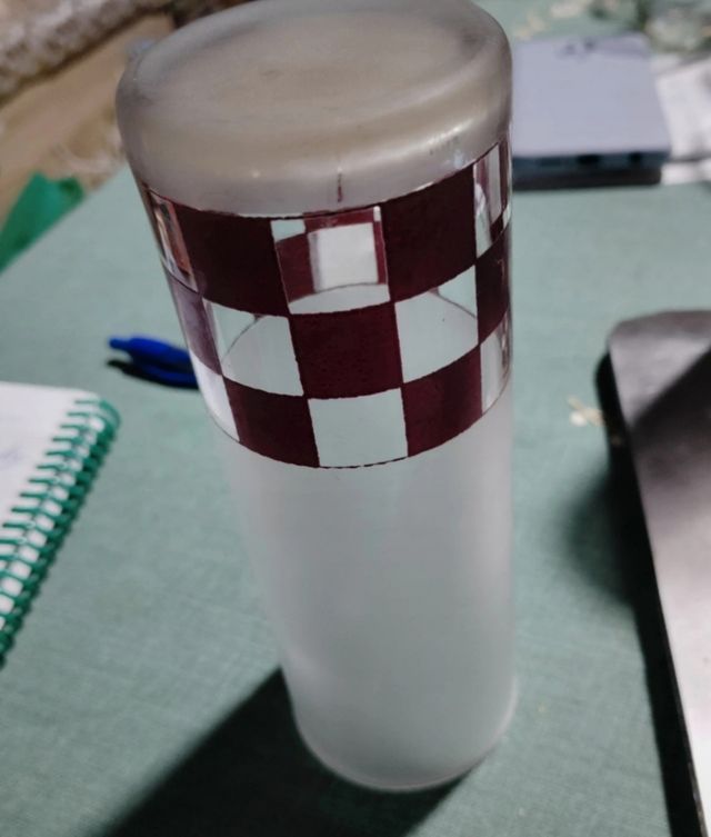 5 vasos pixelados cuadros morados