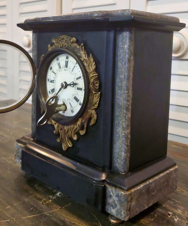Reloj de mármol negro, estilo vintage